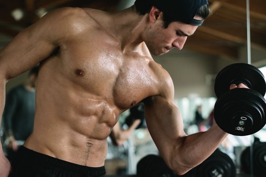 Armspieren trainen met gewichten? Tips en oefeningen.